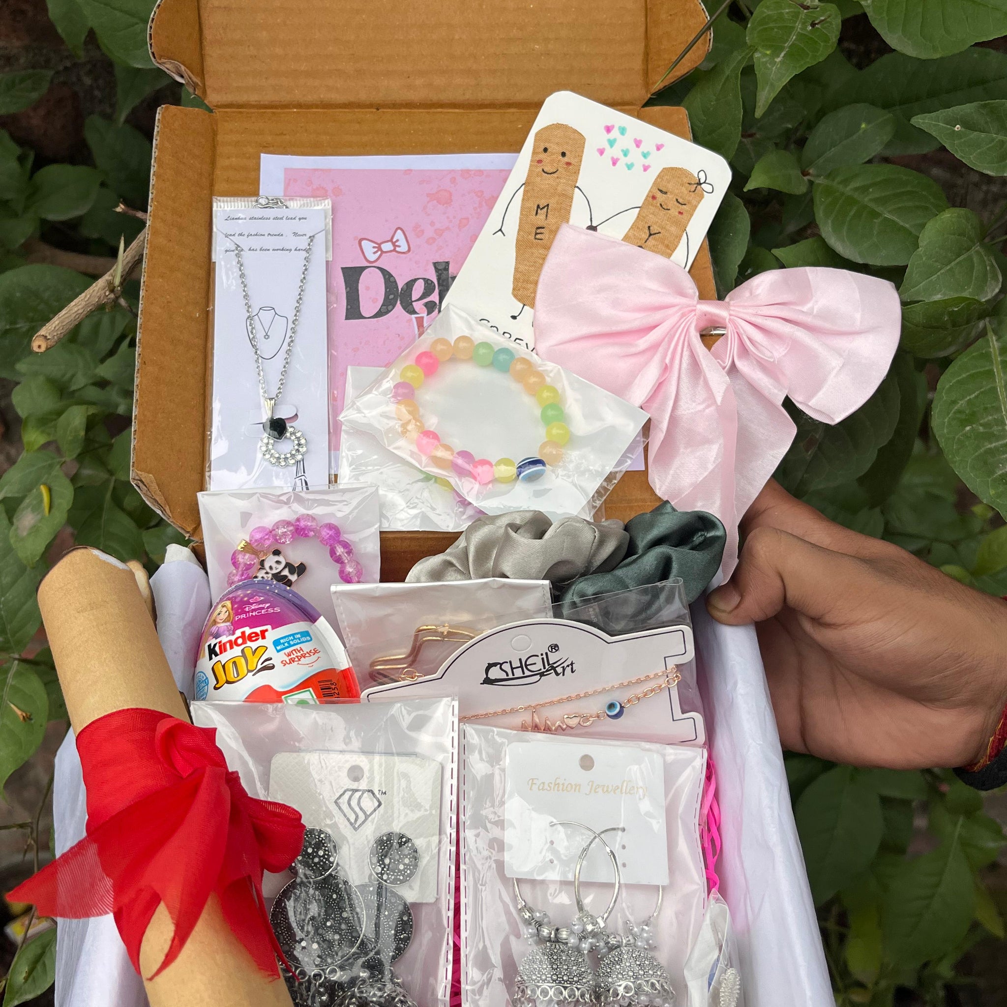 Delulu Hamper – A Box Full of Joy & Sparkles! 💝