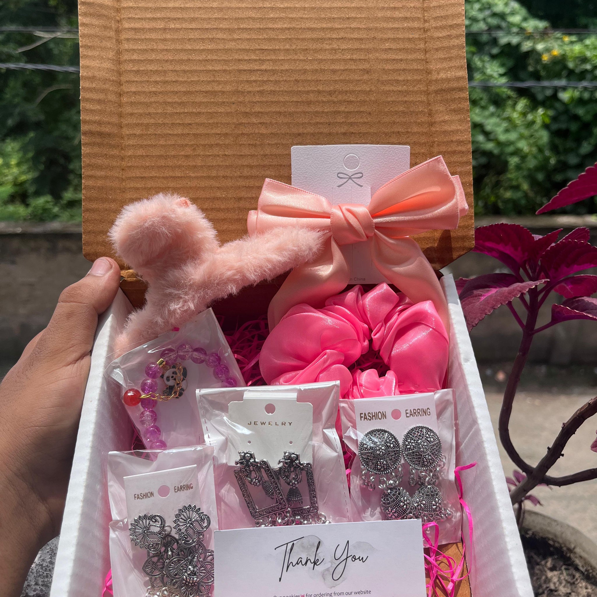 Stylish Jewelry & Accessories Gift Box – With 2 FREE Rings ✨