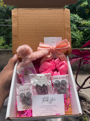 Stylish Jewelry & Accessories Gift Box – With 2 FREE Rings ✨