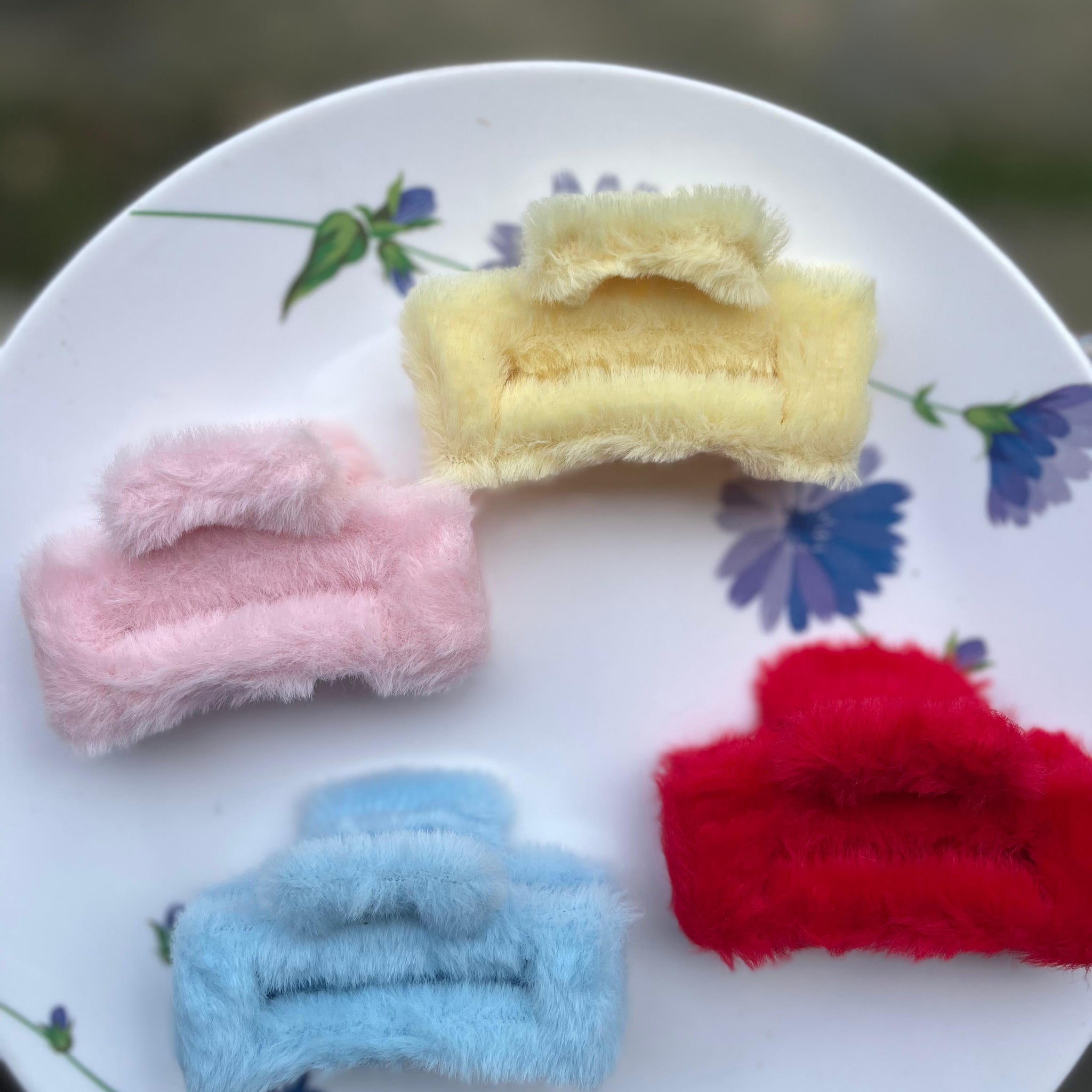 Soft Furry Hair Clutcher – Set of 4 Cozy Colors 🐾✨