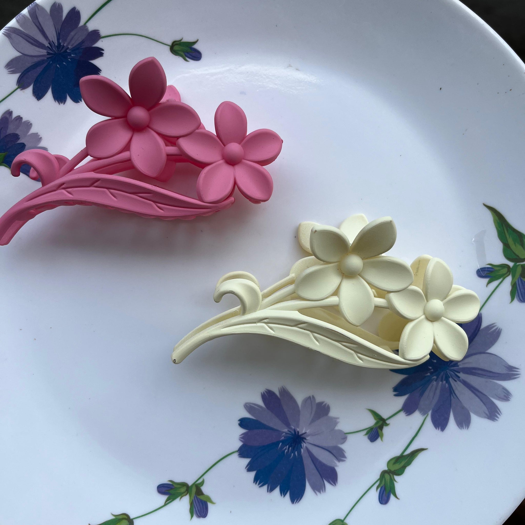 Elegant Floral Hair Clips set of 2  – Where Style Meets Sophistication 🌸"