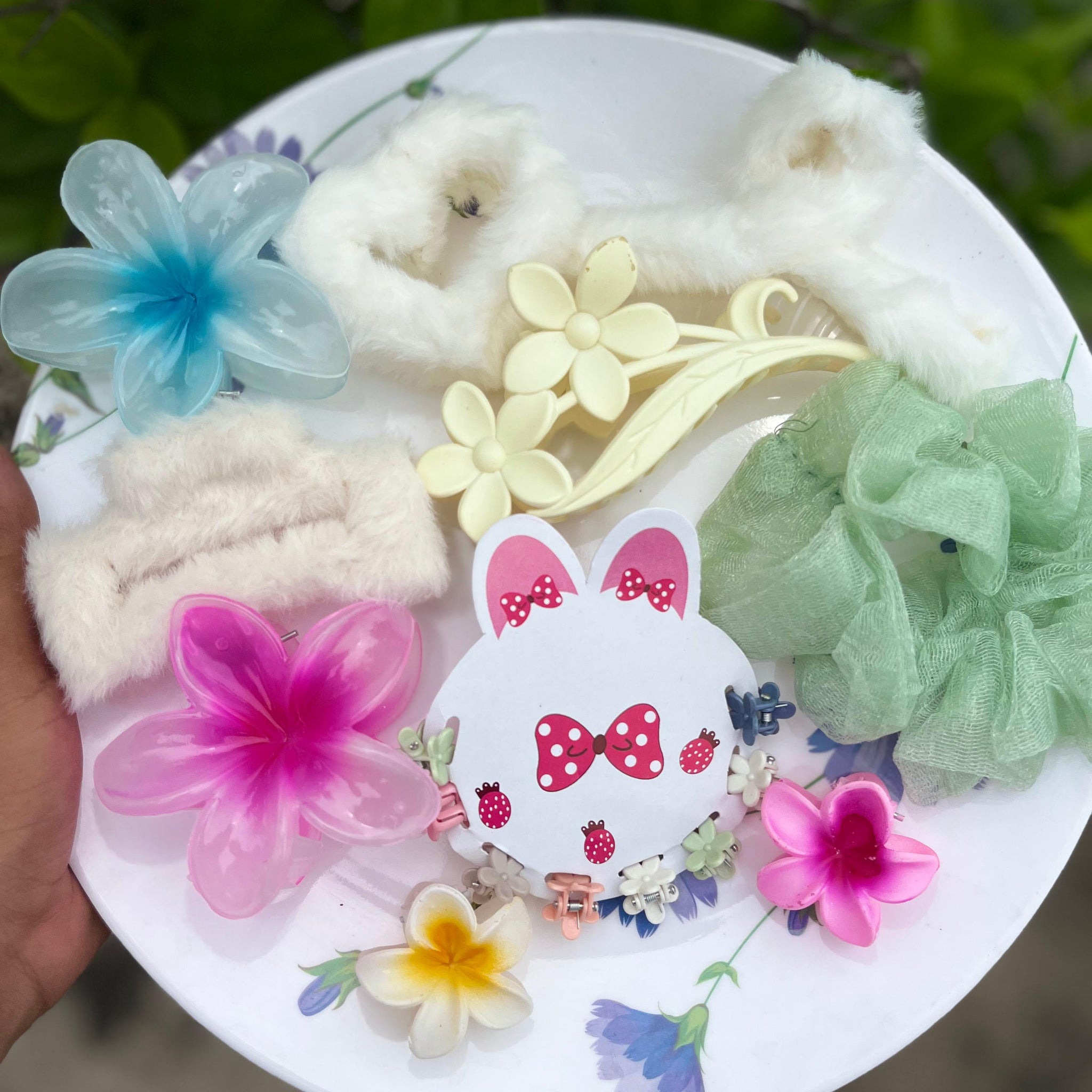 Premium hair accessories hamper with trending products all in one