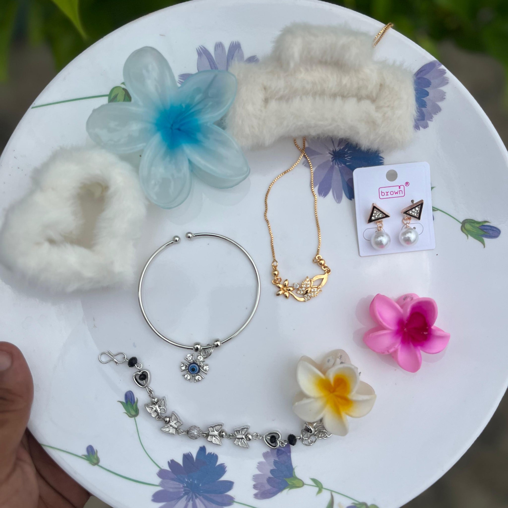 Elegant Hair & Jewelry Hamper  – with 2 free ring