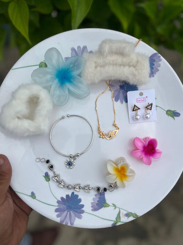 Elegant Hair & Jewelry Hamper  – with 2 free ring