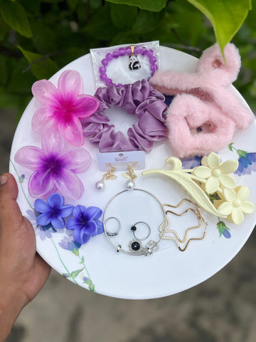 Premium jewellery accessories with 2free ring .. All things cute, packed in one hamper