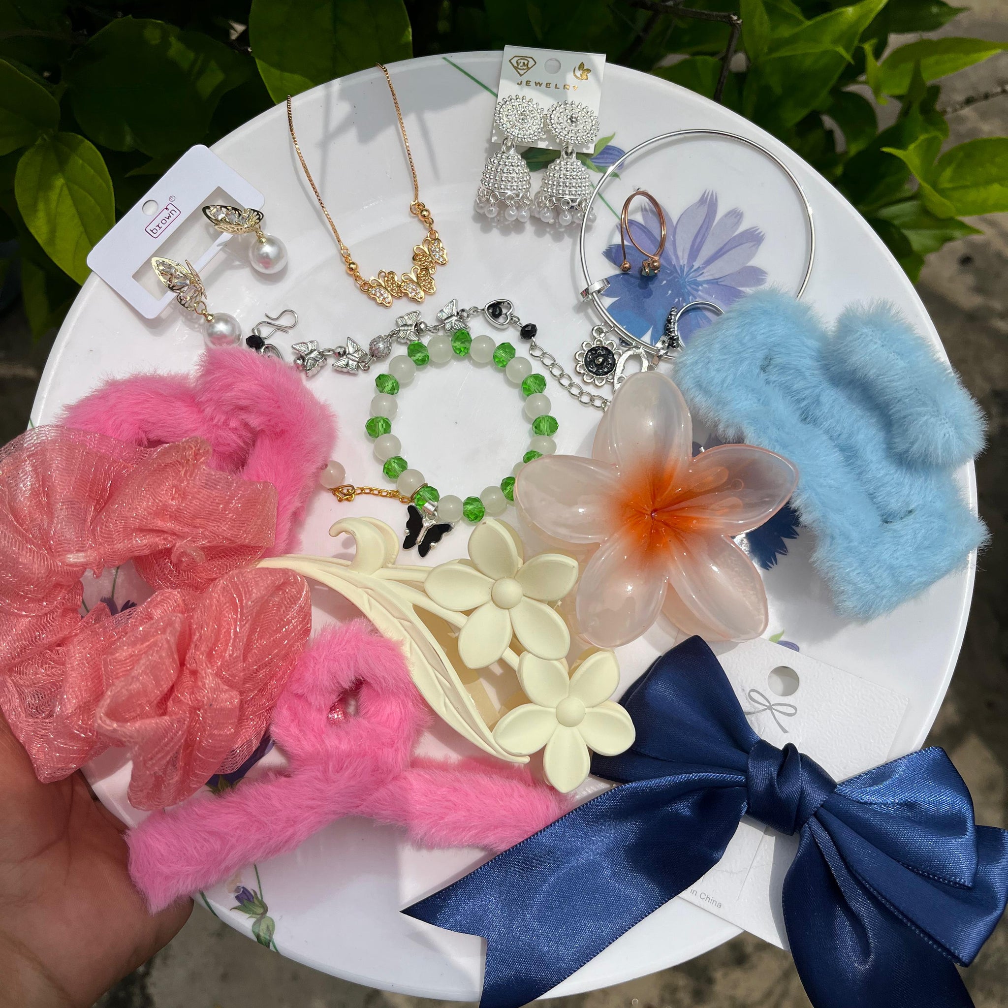 Premium hamper with trending products.Your one-stop accessory set – chic, playful & ready to style! With 2 free ring