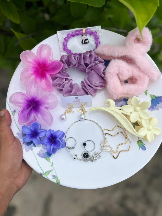 Premium jewellery accessories with 2free ring .. All things cute, packed in one hamper